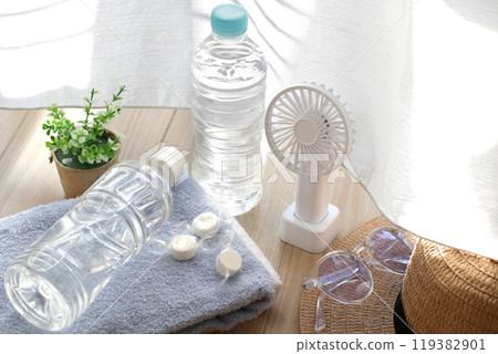Image of a group of heat stroke prevention goods 119382901