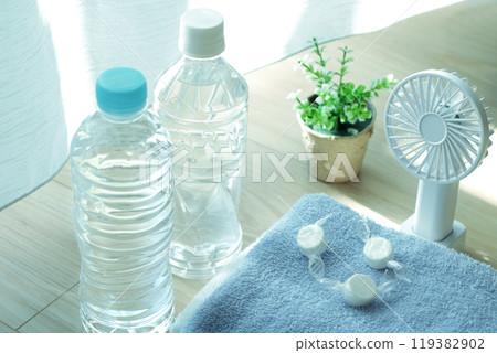Image of a group of heat stroke prevention goods 119382902