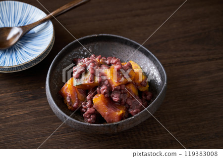 Simmered cousin of pumpkin 119383008