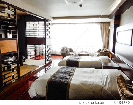 A modern Japanese-Western style twin room in a hotel 119384270