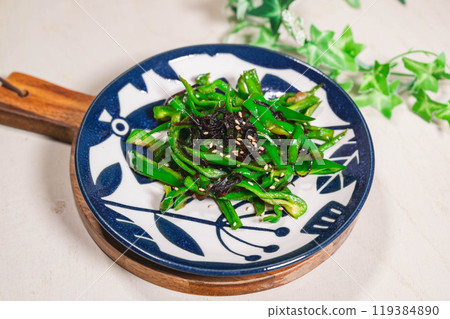 Stir-fried green peppers with salted kelp Stir-fried green peppers with salted kelp 119384890