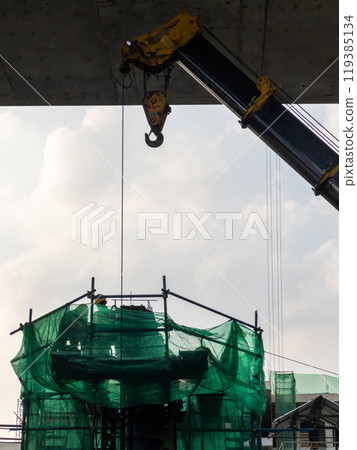 The metal molds for casting the concrete pillar. 119385134