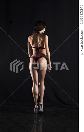 Beautiful athletic girl on a dark background 119385343