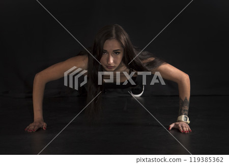 Beautiful athletic girl on a dark background 119385362