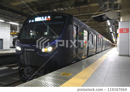 直達JR埼京線：相鐵本線12000系列列車（停靠站：新宿⇔海老名） 119387069