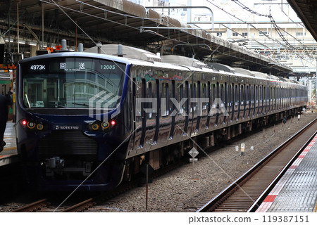 直接連接JR埼京線：相鐵本線12000系列列車（開往池袋的列車） 119387151