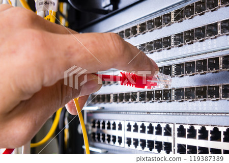 hand with red patch cable 119387389