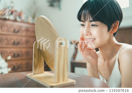 照鏡子的女人 119387616