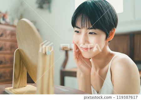 照鏡子的女人 119387617