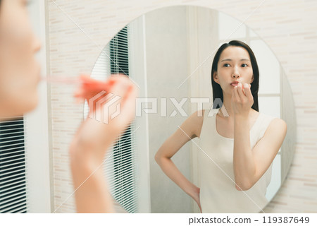Young woman doing toothpaste 119387649
