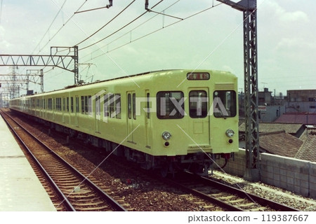 Tobu Railway 2000 series 2401...2101, around the time of the paint color change, July 25, 1974, Umejima 119387667
