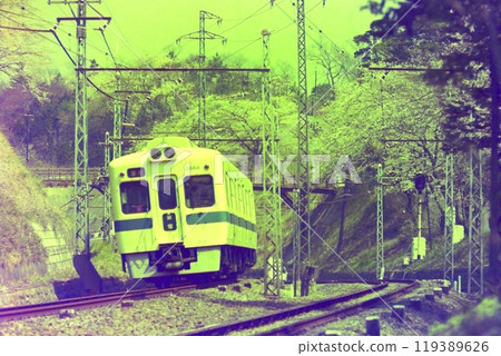 Odakyu, 2600 series (NHE car) 2864~, cherry blossoms in full bloom between Tsurukawa and Tamagawa Gakuenmae, April 5, 1976 119389626
