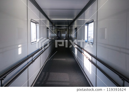A boarding bridge connecting the airport terminal and the plane (Ota Ward, Tokyo) 119391624