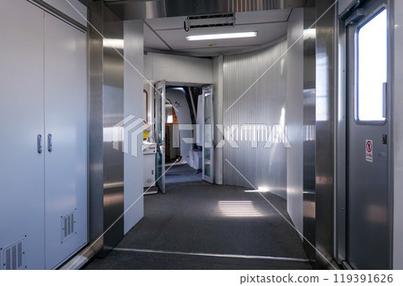 A boarding bridge connecting the airport terminal and the plane (Ota Ward, Tokyo) 119391626