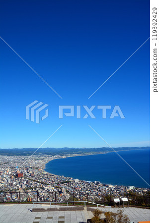 天氣晴朗時,函館山的壯麗景色 天氣晴朗時,函館山的壯麗景色 119392429