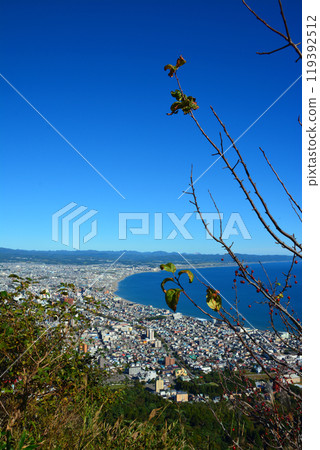 天氣晴朗時,函館山的壯麗景色 天氣晴朗時,函館山的壯麗景色 119392512