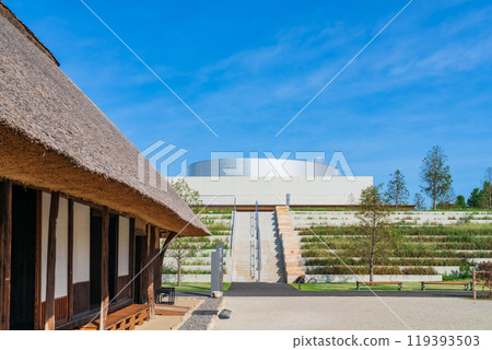 豐田市立博物館矗立在一座小山上，俯瞰豐田市容（愛知縣豐田市） 119393503