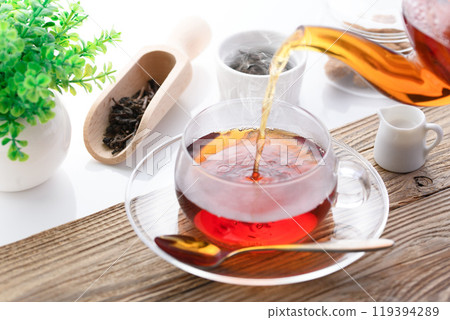 在透明茶杯中享用茶(熱茶) 在透明茶杯中享用茶(熱茶) 119394289