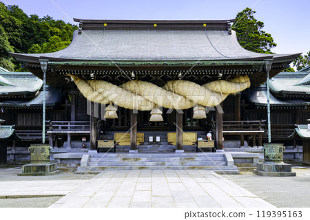 Miyajidake Shrine (Fukutsu City, Fukuoka Prefecture), home to the largest shimenawa rope in Japan Miyajidake Shrine (Fukutsu City, Fukuoka Prefecture), home to the largest shimenawa rope in Japan 119395163