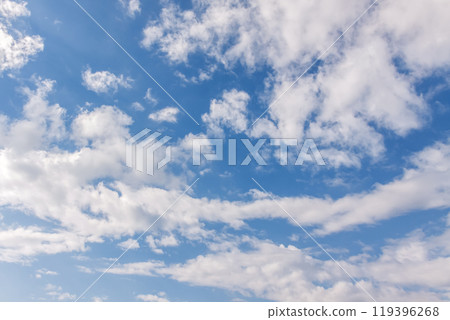 Shape of clouds floating in the blue sky [background material] 119396268