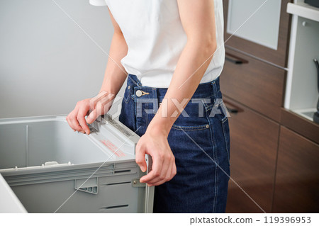 打開洗碗機的女人 打開洗碗機的女人 119396953