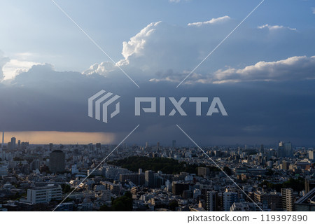 Tokyo: Guerrilla rainstorm in central Tokyo 119397890