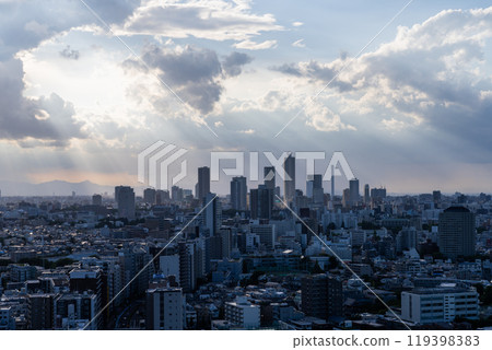 《東京》光芒照耀東京市中心,蔚藍的天空 《東京》光芒照耀東京市中心,蔚藍的天空 119398383