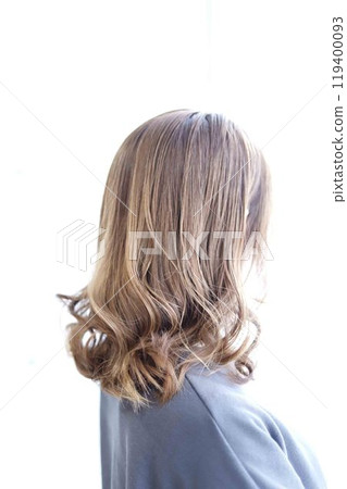 無漂白的酷炫亮色+女人味十足的風格! 無漂白的酷炫亮色+女人味十足的風格! 119400093