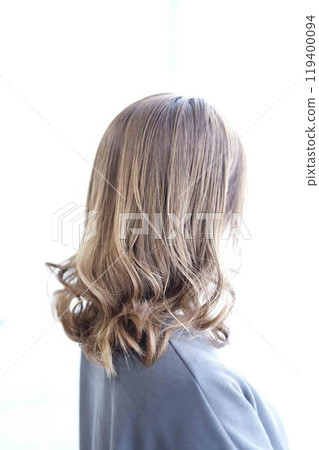 無漂白的酷炫亮色+女人味十足的風格! 無漂白的酷炫亮色+女人味十足的風格! 119400094