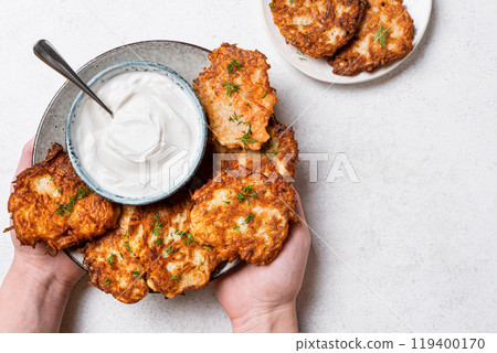 Potato latkes with sour cream 119400170