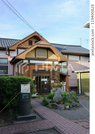 鹿兒島縣姶良市梶木圖書館外觀 119400828