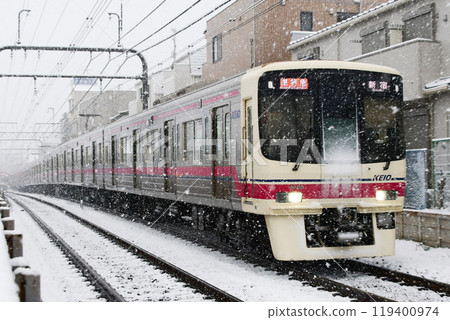 Keio 8000 series train running in the snow 119400974