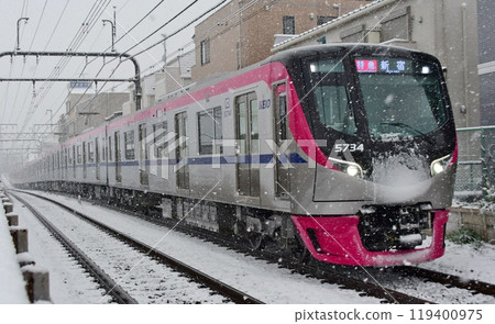 Keio 5000 series 5734F running in the snow 119400975