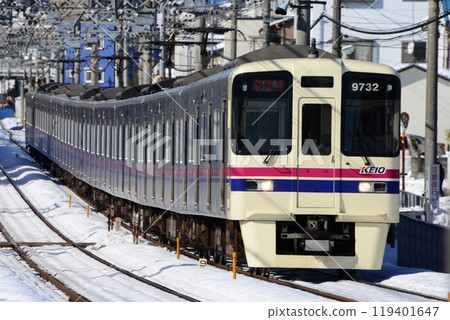 Keio 9000 series 30-series 9732F running on snow-covered tracks Keio 9000 series 30-series 9732F running on snow-covered tracks 119401647