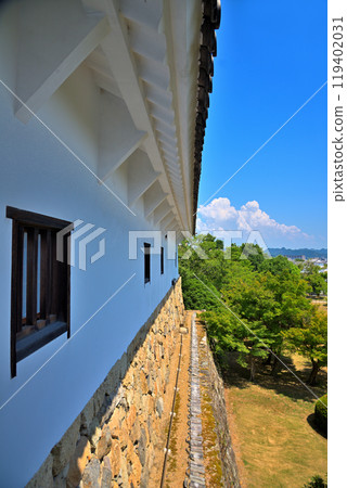 Himeji Castle, Hyogo Prefecture: The Nishinomaru Nagatsukasa (Hyakuken Corridor) 119402031