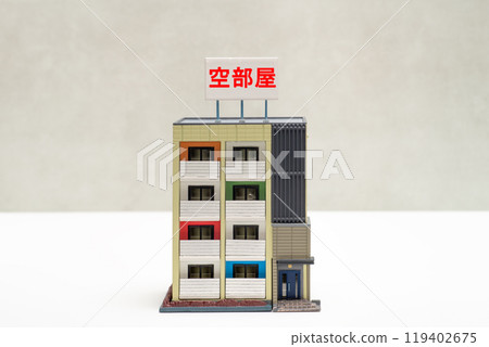 Image of an empty room in an apartment 119402675