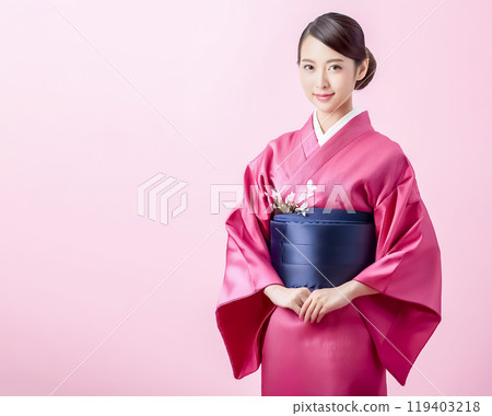 穿著和服的女人,粉紅色背景圖片素材 穿著和服的女人,粉紅色背景圖片素材 119403218