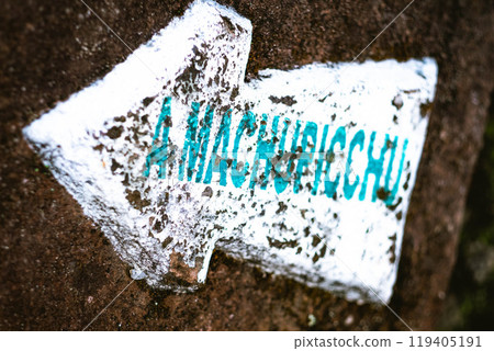 White pointing arrow sign to Machupicchu on the rock 119405191