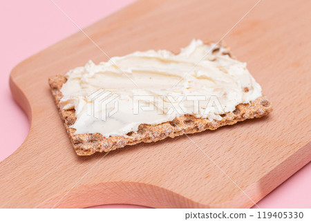 Whole Grain Crispbread with Cream Cheese Whole Grain Crispbread with Cream Cheese 119405330
