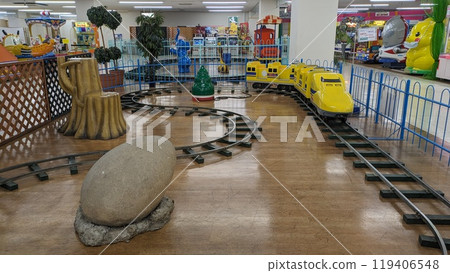 A nostalgic arcade facility 119406548