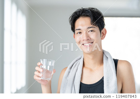 Men drinking water 119407843