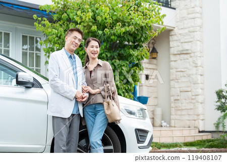 中年夫妻開車 中年夫妻開車 119408107