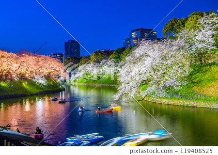 Tokyo cityscape in Japan: Two colors of illuminations compete... Overlooking Chidorigafuchi and other areas with cherry blossoms in full bloom... (April 7th) Tokyo cityscape in Japan: Two colors of illuminations compete... Overlooking Chidorigafuchi and other areas with cherry blossoms in full bloom... (April 7th) 119408525