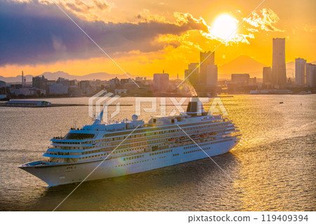 Yokohama cityscape in Japan, overlooking Mt. Fuji, Minato Mirai, Asuka II, Sakuragicho Station, etc. 119409394