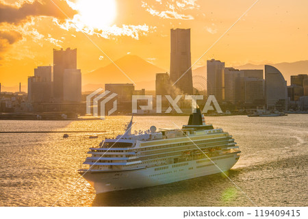 Yokohama cityscape in Japan, overlooking Mt. Fuji, Minato Mirai, Asuka II, Sakuragicho Station, etc. 119409415