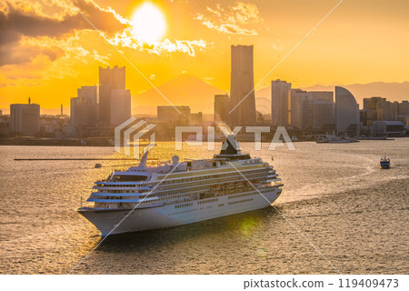 Yokohama cityscape in Japan, overlooking Mt. Fuji, Minato Mirai, Asuka II, Sakuragicho Station, etc. 119409473