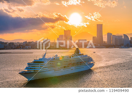 Yokohama cityscape in Japan, overlooking Mt. Fuji, Minato Mirai, Asuka II, Sakuragicho Station, etc. 119409490