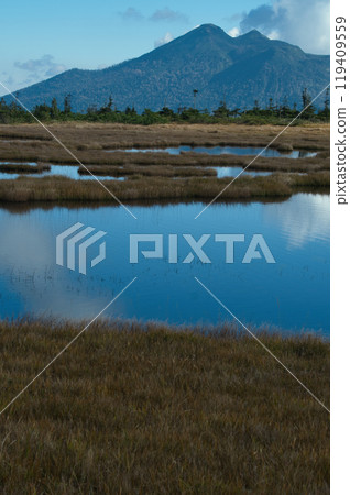 Mt. Hiuchigatake seen from Fujimi-daira in Oze 119409559