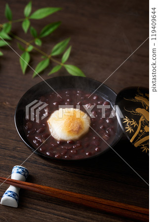 Zenzai of round mochi 119409644