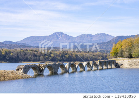 Taushubetsu River Bridge on the former Shihoro Line of the Japanese National Railways on a clear autumn day in Kamishihoro, Hokkaido Taushubetsu River Bridge on the former Shihoro Line of the Japanese National Railways on a clear autumn day in Kamishihoro, Hokkaido 119410050